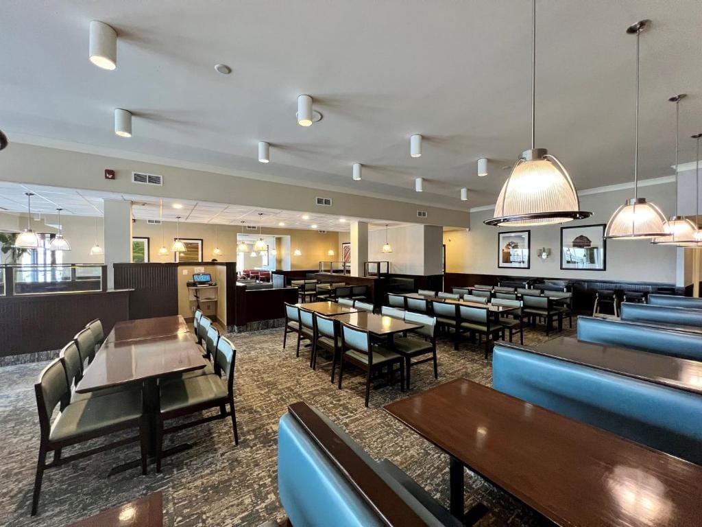 Holiday Inn Toronto Airport East by IHG — 5