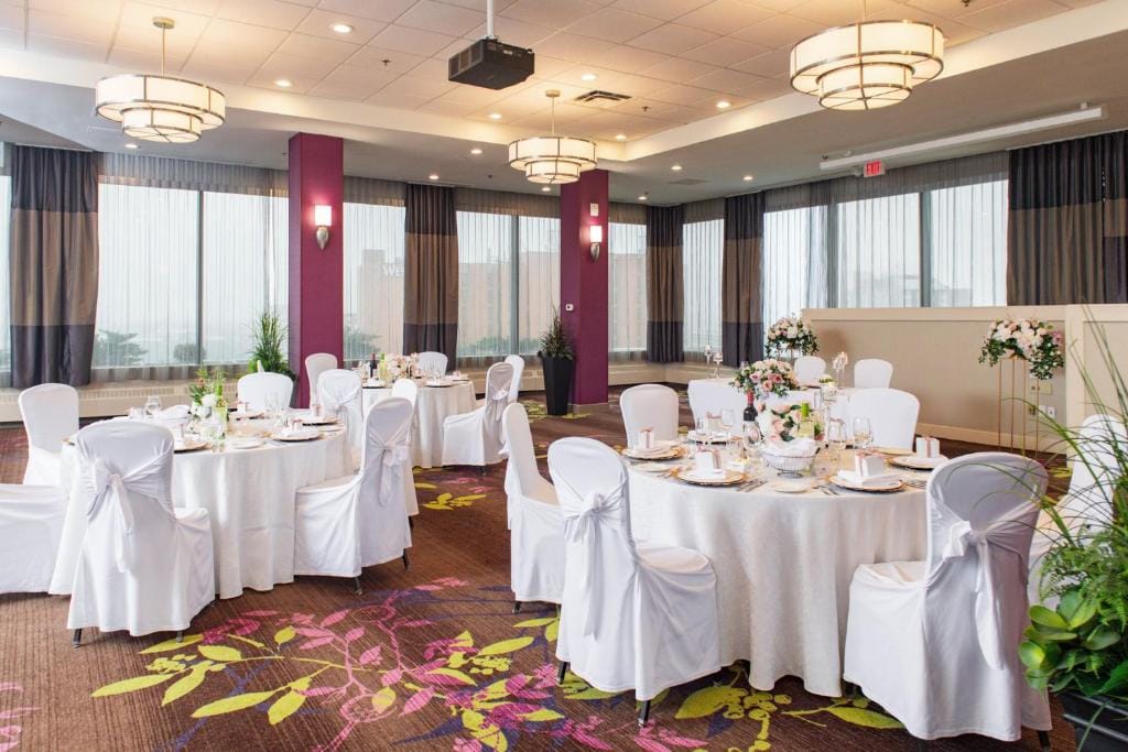 Holiday Inn Toronto International Airport by IHG — 5