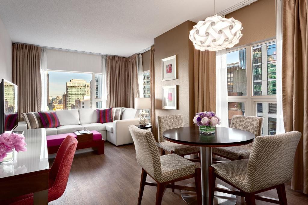 Auberge Vancouver Hotel — 5