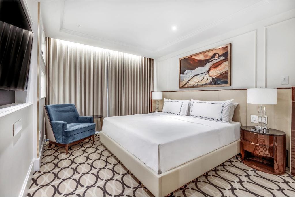 AZUR Legacy Collection Hotel — 5