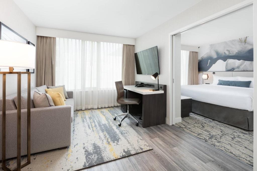 Delta Hotels by Marriott Vancouver Downtown Suites - Downtown Vancouver — 1