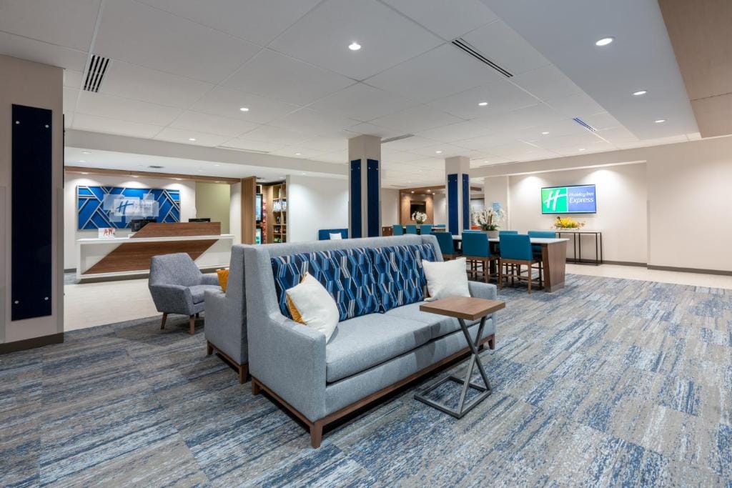 Holiday Inn Express & Suites Vaughan-Southwest by IHG — 1