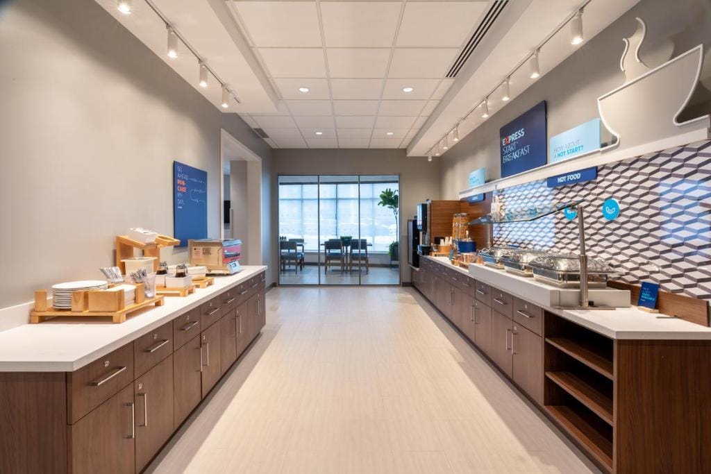 Holiday Inn Express & Suites Vaughan-Southwest by IHG — 5