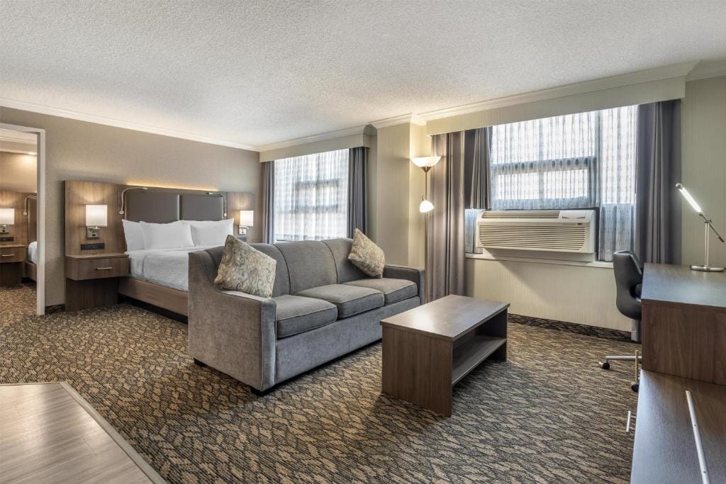 BEST WESTERN PLUS Carlton Plaza Hotel — 2