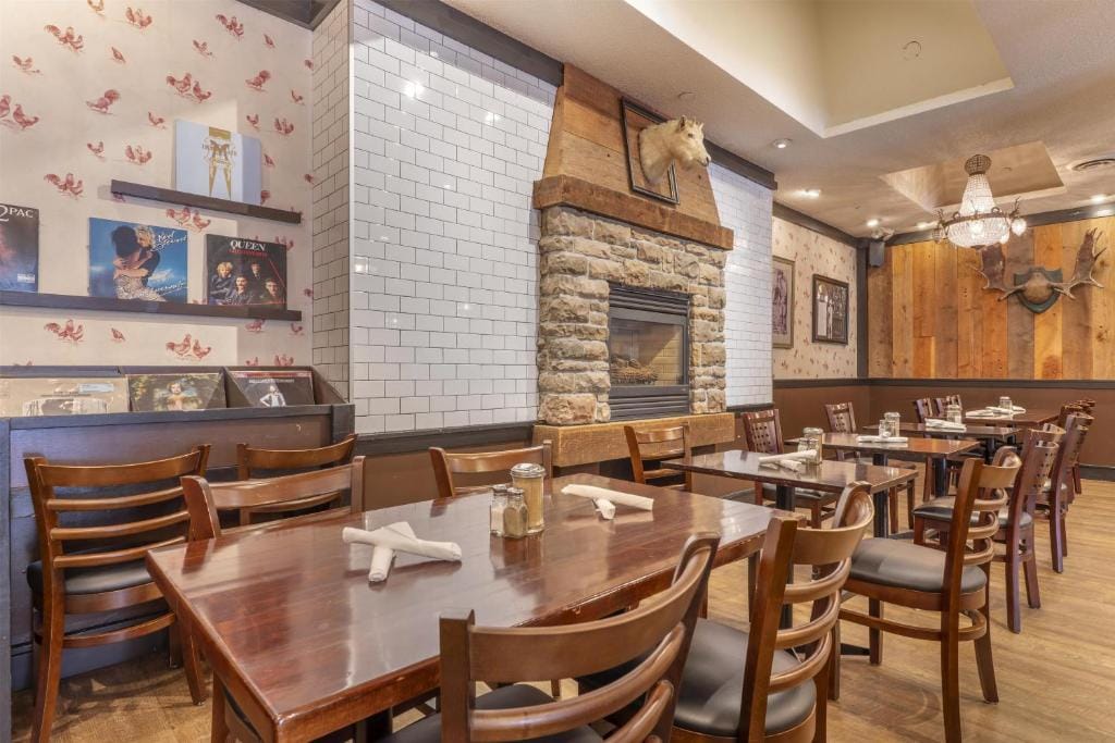 BEST WESTERN PLUS Carlton Plaza Hotel — 4