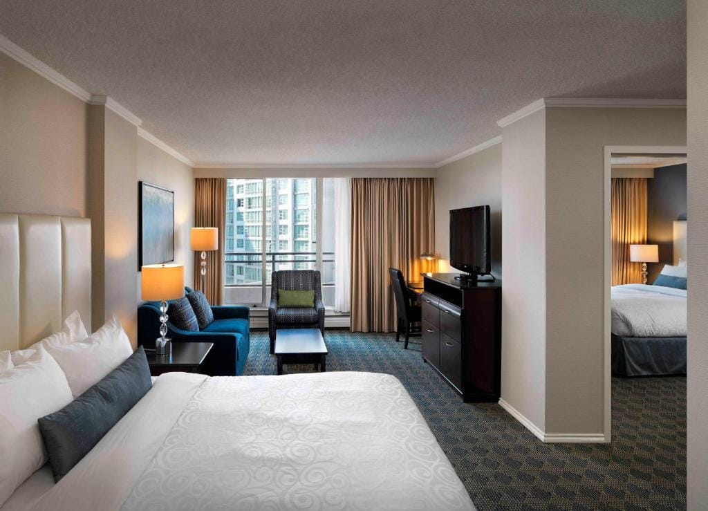 Chateau Victoria Hotel & Suites — 2