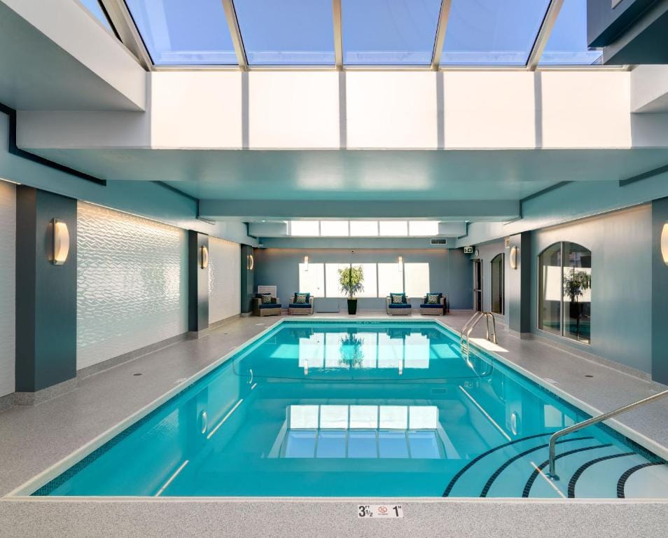 Chateau Victoria Hotel & Suites — 4