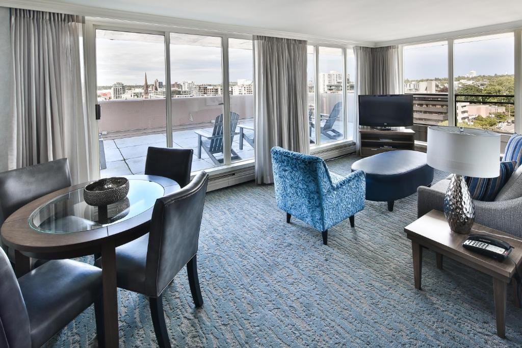 Chateau Victoria Hotel & Suites — 5