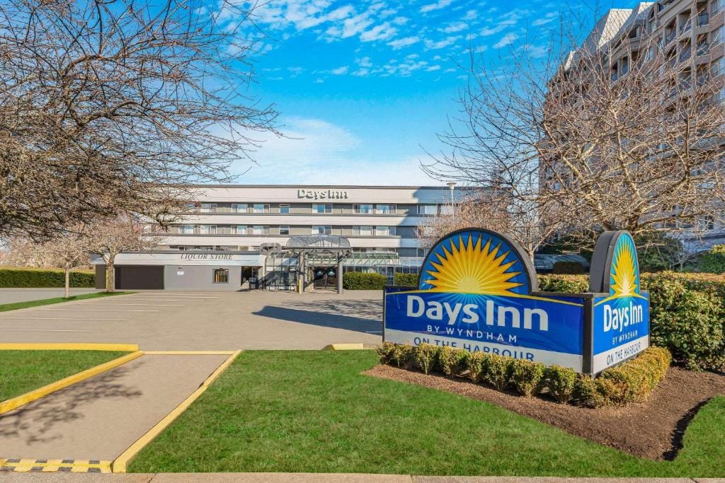 Days Inn by Wyndham Victoria On The Harbour — 1