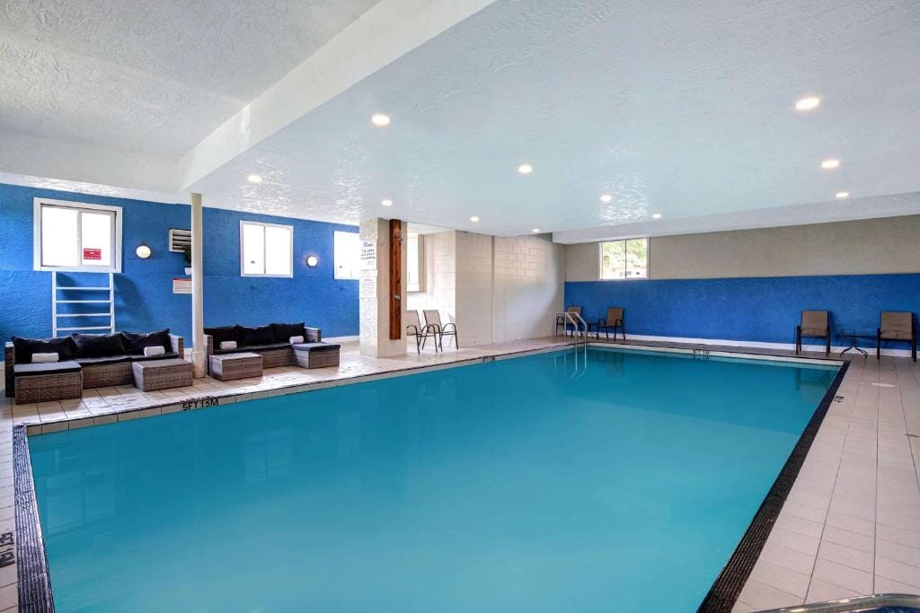 Days Inn by Wyndham Victoria Uptown — 3