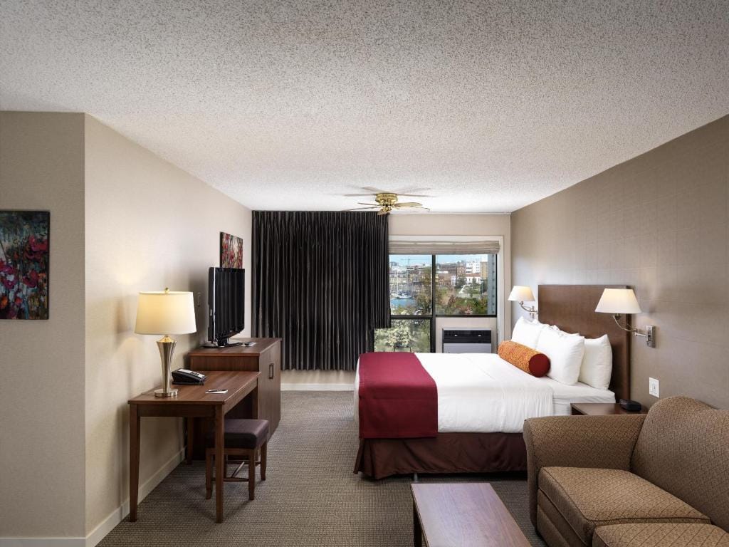 Huntingdon Hotel and Suites — 2