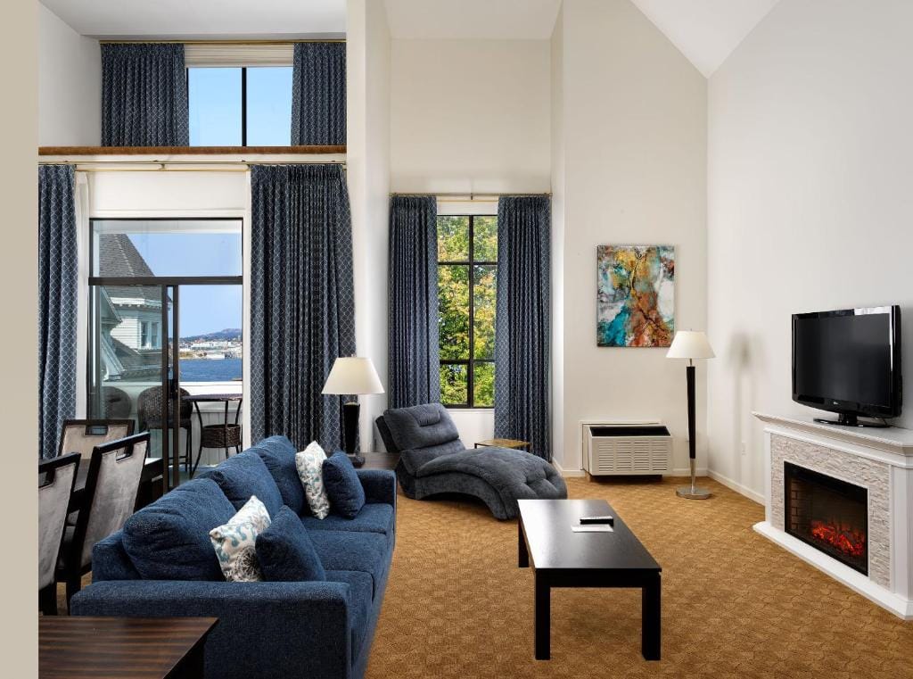 Huntingdon Hotel and Suites — 4
