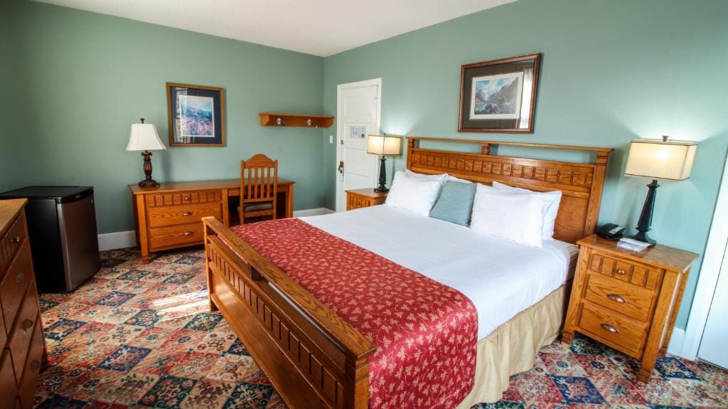 James Bay Inn Hotel, Suites & Cottage — 2