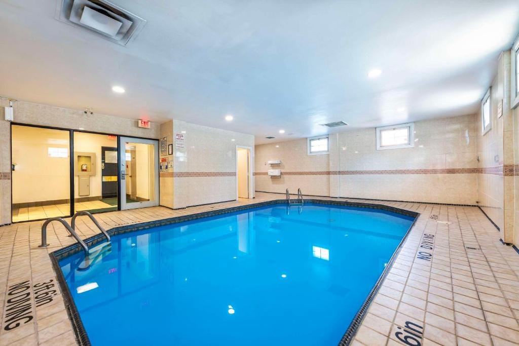 Quality Inn Downtown Inner Harbour — 4