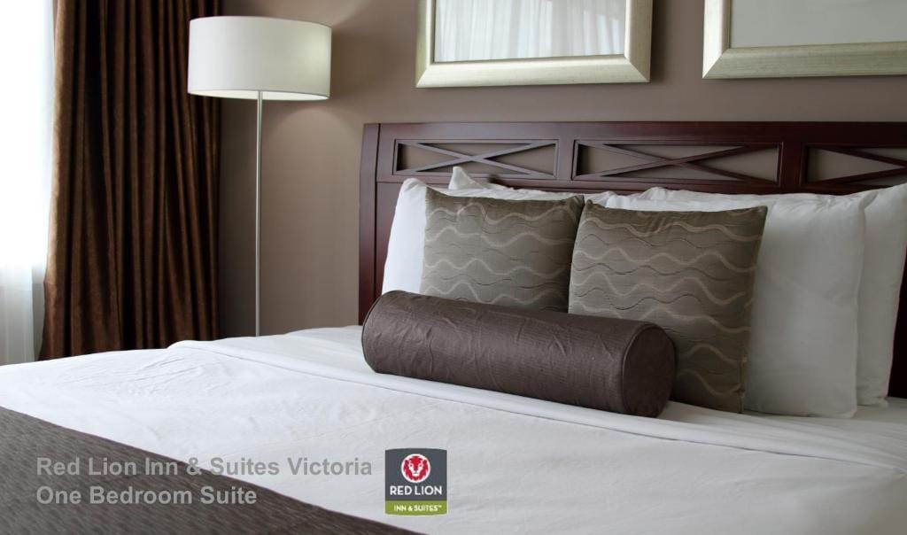 Red Lion Inn and Suites Victoria — 1
