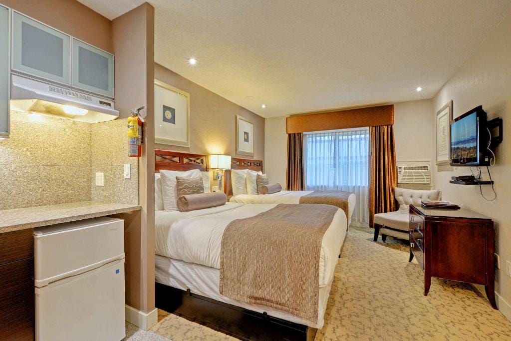 Red Lion Inn and Suites Victoria — 2