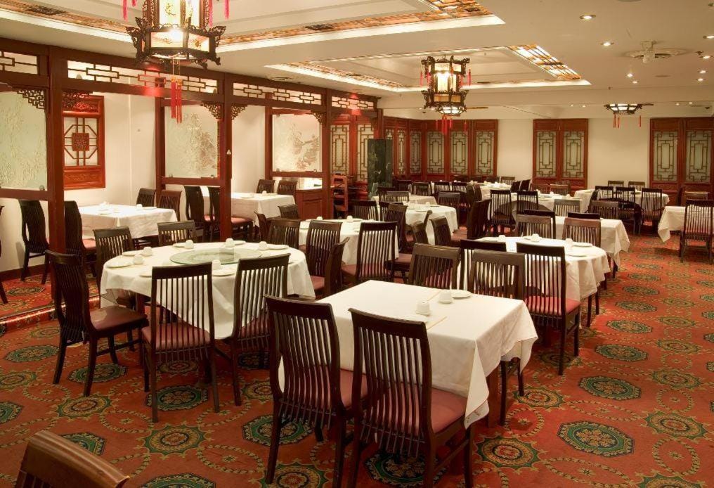 Red Lion Inn and Suites Victoria — 5