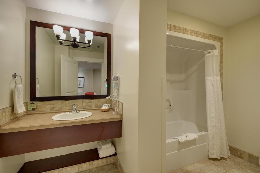 Strathcona Hotel — 3