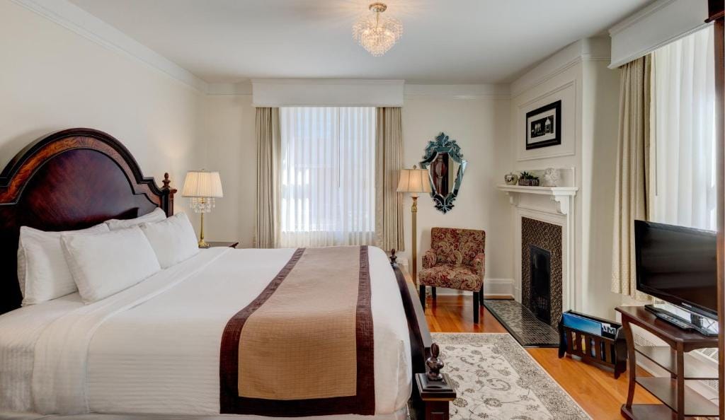 The Inn at the Union Club of British Columbia — 5