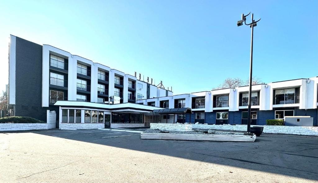 The Vic, an Ascend Collection Hotel — 2