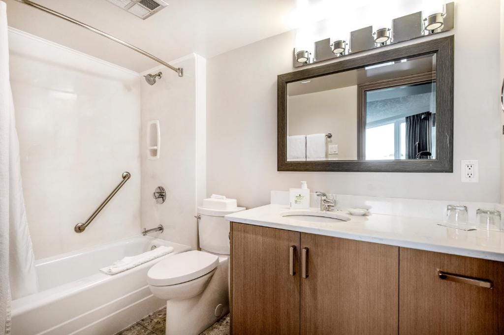 Victoria Regent Waterfront Hotel & Suites — 2