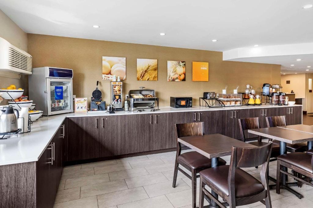 Comfort Inn — 4