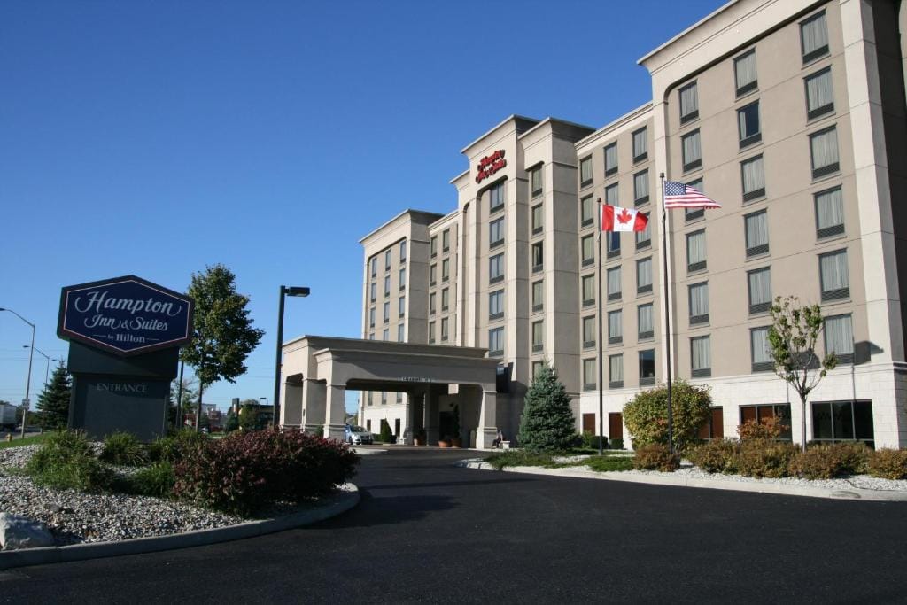 Hampton Inn & Suites by Hilton Windsor — 1