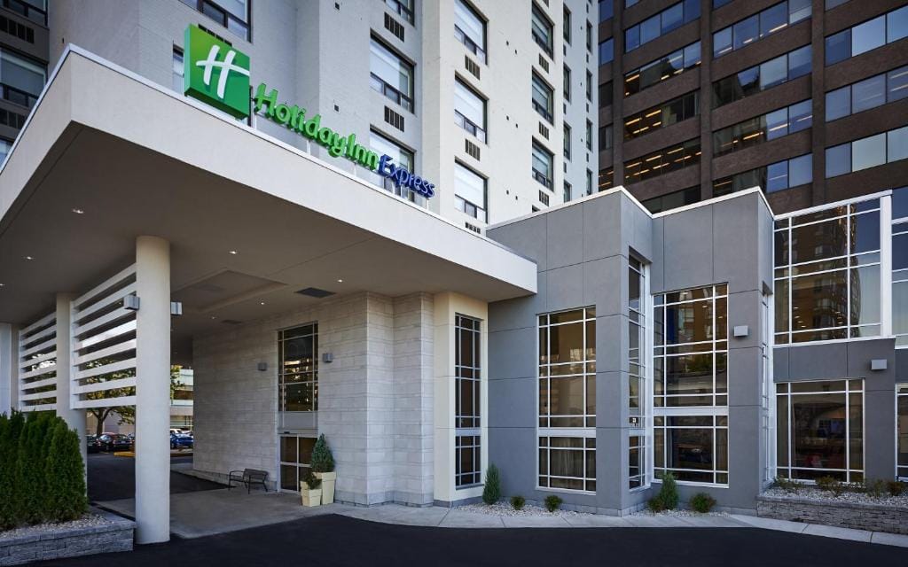 Holiday Inn Express Windsor Waterfront by IHG — 1