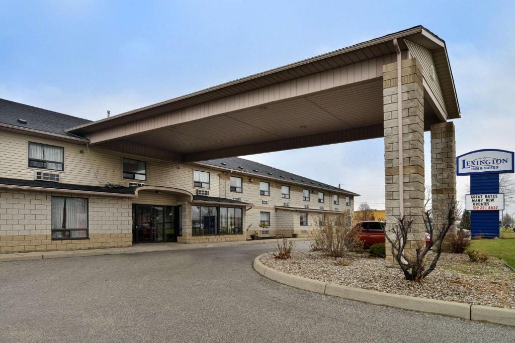 Lexington Inn & Suites-Windsor — 1