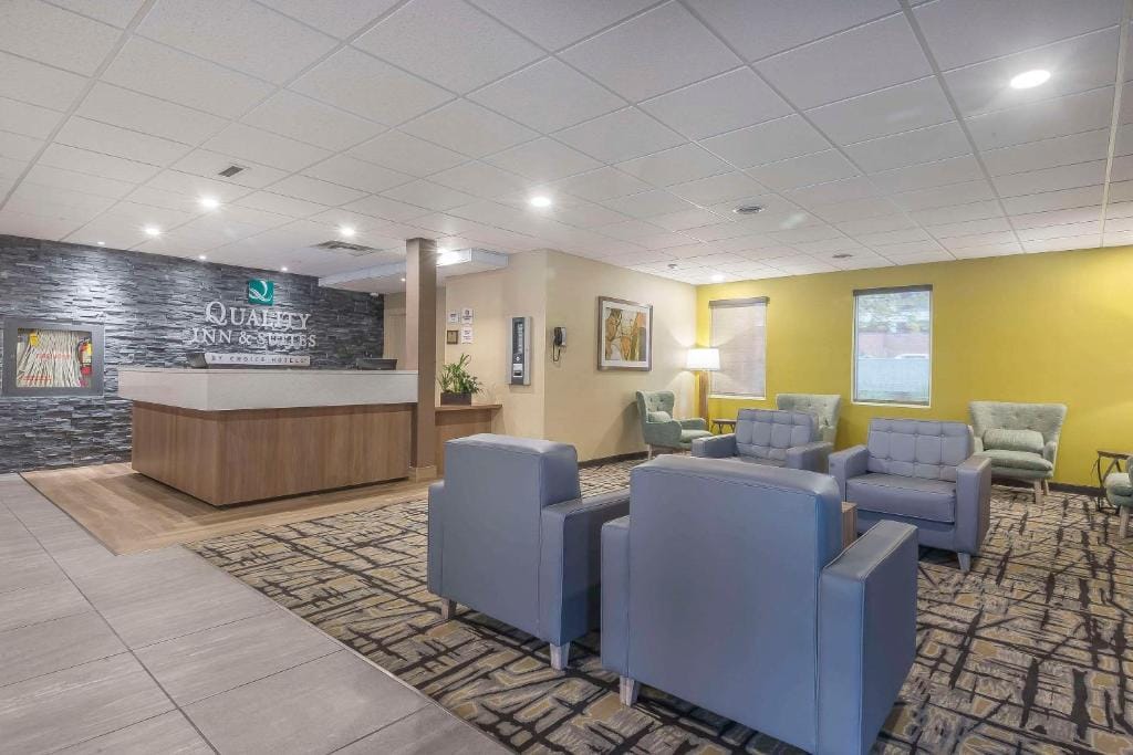 Quality Inn & Suites Windsor - Downtown — 1