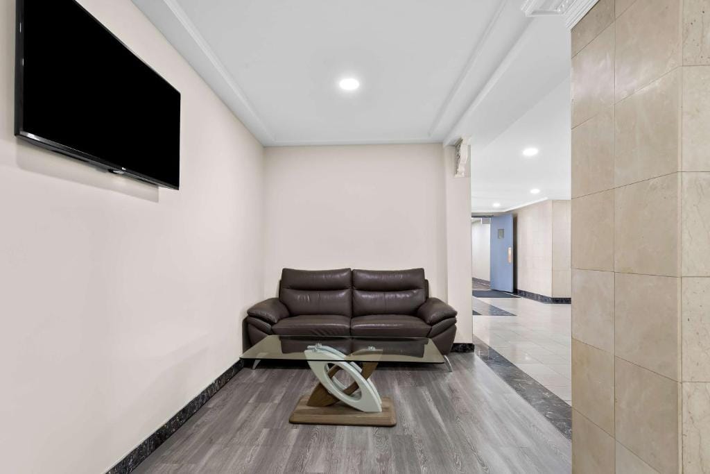 SureStay Plus by Best Western Windsor — 5
