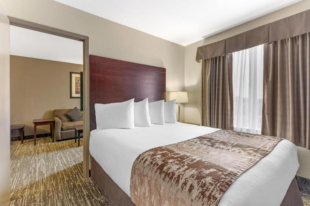 Best Western Plus Pembina Inn & Suites — 1