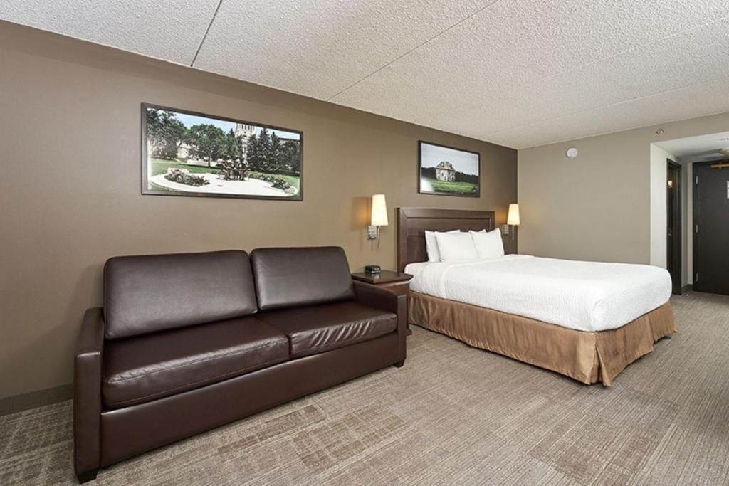 Canad Inns Destination Centre Club Regent Casino Hotel — 2