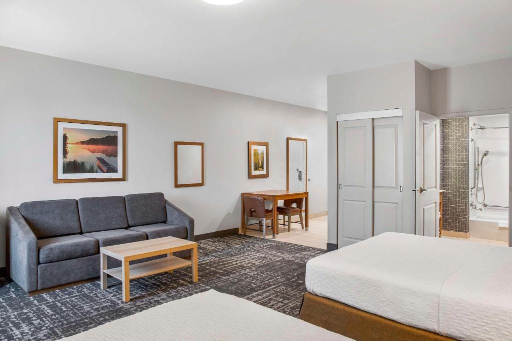 Homewood Suites by Hilton Winnipeg Airport - Polo Park — 2
