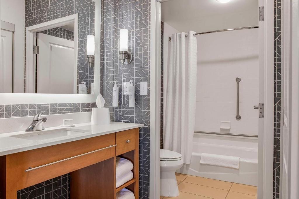 Homewood Suites by Hilton Winnipeg Airport - Polo Park — 3