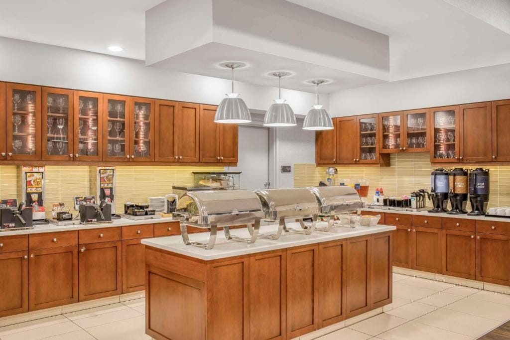 Homewood Suites by Hilton Winnipeg Airport - Polo Park — 5