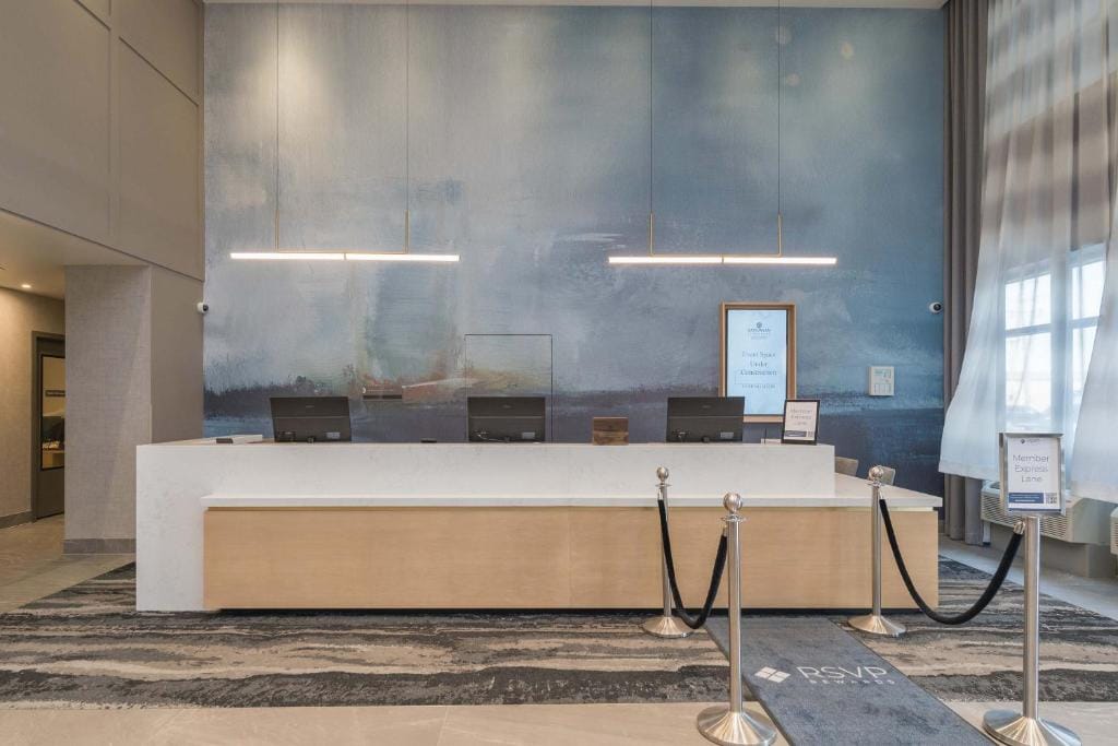 Sandman Signature Winnipeg Airport Hotel & Suites — 3