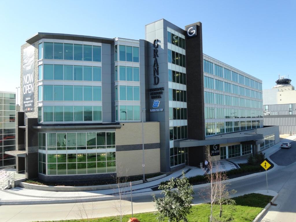 The Grand Winnipeg Airport Hotel by Lakeview — 1