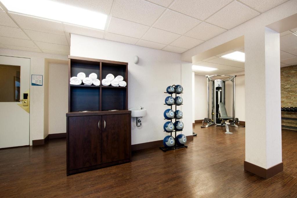 Victoria Inn Hotel and Convention Center Winnipeg — 5